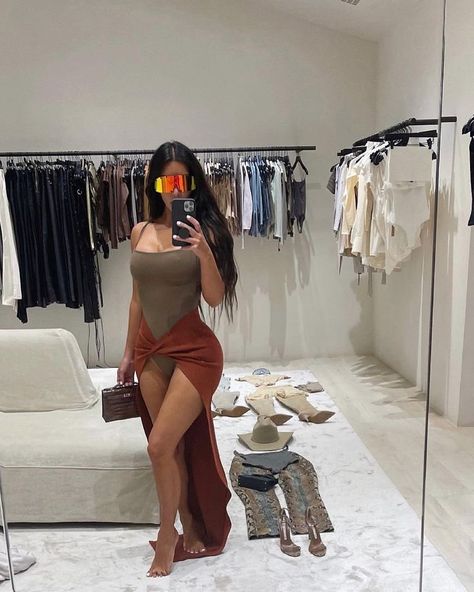 Kim Kardashian Shoes, Kim Kardashian Closet, Kim Kardashian House, Kardashian Show, Kardashian Home, Kim Kardashian Outfits, Kardashian Outfit, Elegant Outfit Classy, Kim Kardashian West