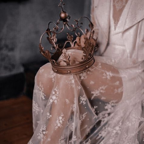 Royal Core Aesthetic, Royalty Core, Royal Core, Royalty Aesthetic, Royal Aesthetic, Fairytale Photography, Princess Core, Aesthetic People, Princess Aesthetic