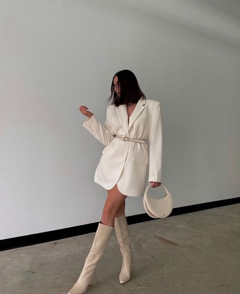 White Blazer Outfit, White Blazer Outfits, Neutral Outfits, Casual Blazer Women, Beige Jeans, Beige Outfit, Blazer Outfit, Neutral Outfit, Blazer Outfits