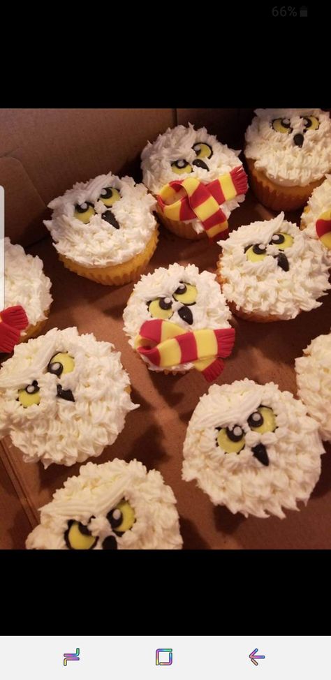 Harry Potter Cupcakes Ideas Easy, Harry Potter Pastries, Harry Potter Theme Cupcakes, Harry Potter Inspired Desserts, Harry Potter Wedding Cupcakes, Harry Potter Cupcake Ideas, Harry Potter Birthday Cupcakes, Harry Potter Baking Ideas, Hedwig Cupcakes