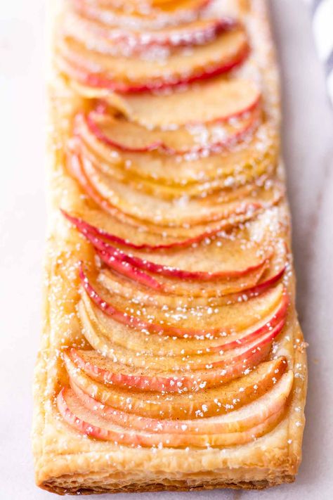 Apple Tarts Recipe Easy, Puff Pastry Apple Tart, Apple Pastries, Puff Pastry Apple, Apple Tarte, Apple Tarts, Apple Tart Recipe, Apple Puff Pastry, Puff Pastry Tart