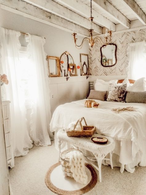 Farmhouse bedroom decorated in neutral colors for Fall. White Brick Bedroom Wall, Farmhouse Shabby Chic Bedroom, Victorian Bedroom Aesthetic, Victorian Farmhouse Decor, Exposed Ceiling Beams, Herringbone Accent Wall, Vintage Farmhouse Bedroom, Exposed Ceiling, Wicker Bench