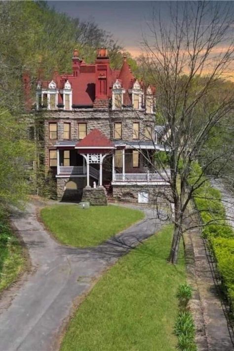 1889 Mansion For Sale In Little Falls New York Victorian Abandoned Houses, Abandoned Victorian Homes, Old Victorian Homes Abandoned Mansions, Fairytale House Interior, Old Mansions For Sale, Bargain Mansions, Old Mansions Interior, Abandoned Mansion For Sale, Modern Victorian Homes