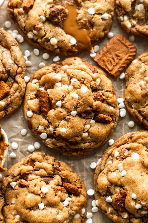 These soft cookie butter cookies are stuffed with crushed Biscoff cookies and gooey white chocolate chips with molten cookie butter centers and crisp chewy edges. They're unbelievably vegan and dairy free too! White Chocolate Cookie Butter Cookies, Vegan Cookie Butter, Sugar Free Vegan Desserts, Biscoff Cookie Recipe, Cookie Butter Cookies, Gluten Free Vegan Recipes Desserts, Vegan Dessert Bars, Large Cookies, Vegan Gluten Free Desserts