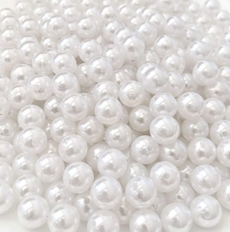 White Pearls Jewelry, White Items Aesthetic, White Pearl Aesthetic, Art Headpiece, Creator Inspiration, Beads Aesthetic, Rings Pearls, Pearls Aesthetic, Pearl Aesthetic