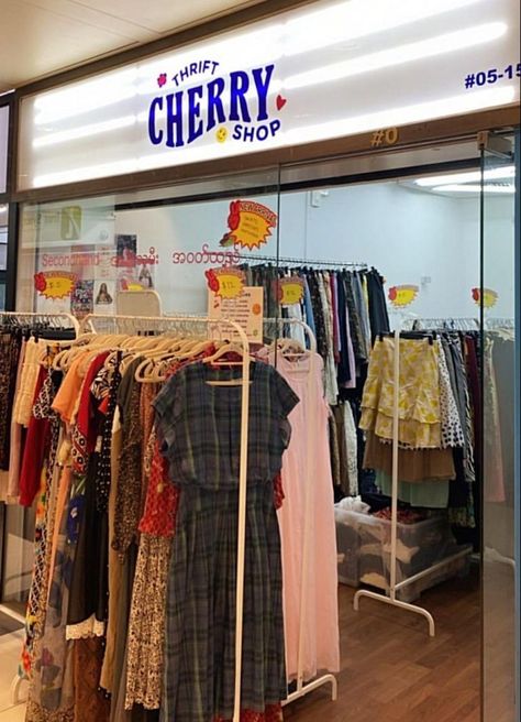 Japanese Thrift Store, Thrift Store Aesthetic, Singapore Shopping, Singapore Outfit, Cheap Clothing Stores, Vintage Stores, Future Job, Japan Outfit, Vintage Clothing Stores