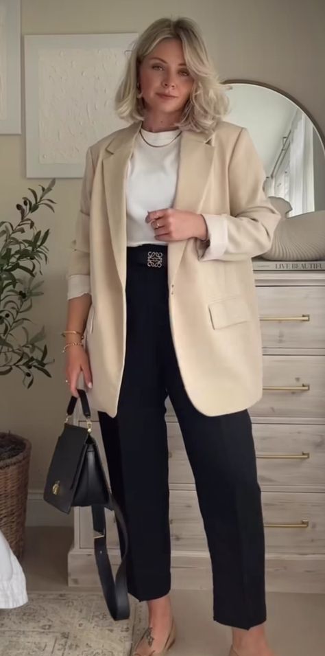 Beige Blazer Styling Women, Modest Classy Outfits Business Casual, Beige Blazer Work Outfit, Oversized Blazer Work Outfit, Cream Oversized Blazer Outfit, Beige Oversized Blazer Outfit, Beige Blazer Outfits Women Work, Beige Blazer Outfits Women Classy, Beige Blazer Outfits Women Casual