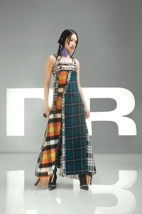 Rave Review Fall 2022 Ready-to-Wear Fashion Show | Vogue Biopunk Fashion, Rave Review, Tartan Fashion, Runway Fashion Couture, Fashion Things, Print Texture, Quirky Fashion, Upcycled Fashion, Fashion Inspiration Design