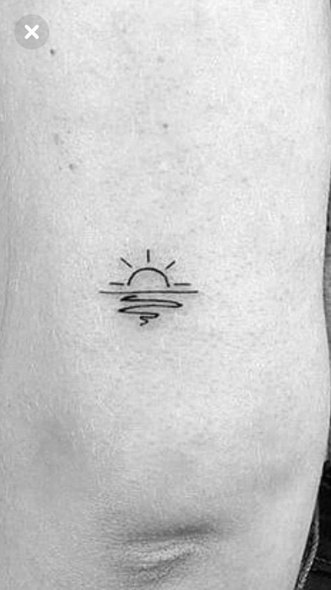 Finger Tattoos Beach, Small Horizontal Tattoos For Women, Mini Sea Tattoo, Tiny Sunrise Tattoo, Minimalistic Beach Tattoo, Minimal Sea Tattoo, Sunrise Tattoo Minimalist, Sea Tatoos Ideas, Horizontal Back Tattoo