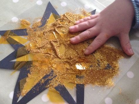 making a christmas star craft for preschoolers Star Craft Preschool, Teaching Infants, Christmas Curriculum, Christmas Star Crafts, Flower Pot Candle Holder, Star Crafts, Star Suncatcher, Star Craft, Craft For Preschoolers