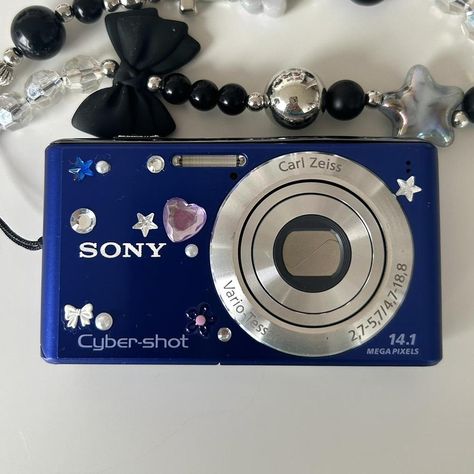 Blue Digital Camera, Sony Cybershot Camera, 2000s Camera, Digital Camera Pictures, Digi Camera, Digital Camera Photos, Digital Camera Aesthetic, Blue Camera, Camera Decor