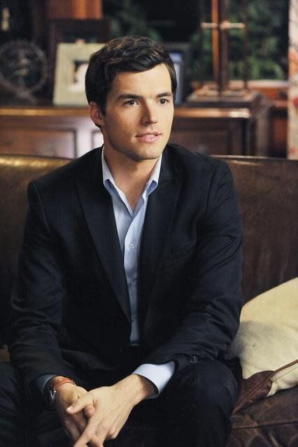 Still of Ian Harding - imdb.com - He's one of the beautiful people! Ian Harding, A Man In A Suit, Man In A Suit, Pretty Little Liars, A Man, Tv