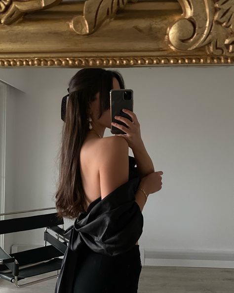 Spiegel Selfie, Selfie Picture, Risky Pictures, Beach Trends, Selfie Aesthetic, Photo Recreation, Poses Selfie, Mirror Selfie Poses, Selfie Poses Instagram