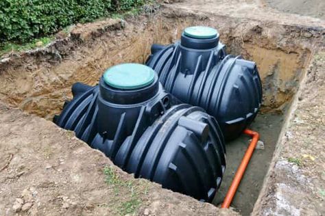 Best Rain Water Harvesting Tanks: Save Water, Save Money Concrete Septic Tank, Septic System Installation, Septic Tank Installation, Septic Tank Systems, Ing Civil, Rainwater Harvesting System, Rain Water Tank, Water Storage Tanks, Water Tanks