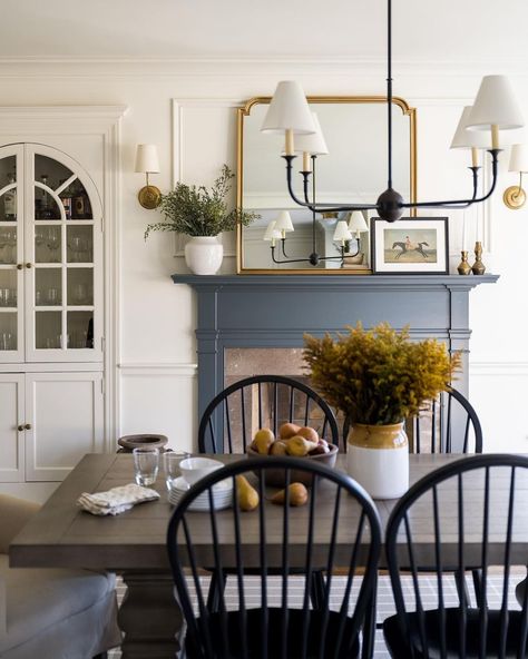 WHITTNEY PARKINSON DESIGN (@whittneyparkinson) • Instagram photos and videos Whittney Parkinson Design, Whittney Parkinson, Dining Room Wallpaper, Dining Room Table Decor, Dining Room Wall Decor, Dining Room Inspiration, Fireplace Wall, Dining Room Walls, Room Wallpaper