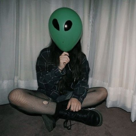 2012 Grunge, Alien Tumblr, Luna Hale, A Woman, Tumblr