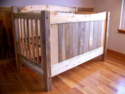 DIY baby cribs Wooden Baby Crib, Crib Ideas, Baby Crib Diy, Diy Crib, Crib Toddler Bed, Toddler Bed Set, Boys Outfits, Blue Stain, Baby Time