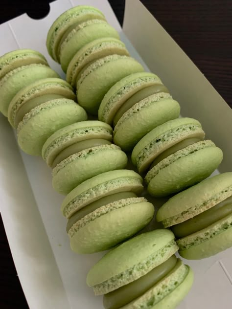 Sage Green Food, Green Macaroons, Kue Macaroon, Mint Green Aesthetic, Dark Green Aesthetic, Greens Recipe, Matcha Green Tea, Green Life, Food Obsession