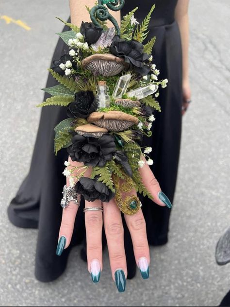 Commitment Spell, Witch Wedding, Dark Wedding Theme, Forest Theme Wedding, Cottagecore Mushroom, Fair Outfits, Protection Spell, Enchanted Forest Wedding, Goth Wedding