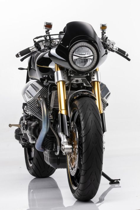 Motard Bikes, V Rod Custom, Dream Motorcycle, Moto Guzzi Cafe Racer, Moto Guzzi Motorcycles, Custom Bikes Cafe Racers, Cafe Racer Moto, Diy Motorcycle, Harley Davidson V Rod