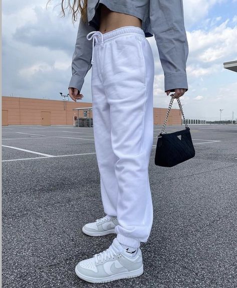 Gray Dunks, Shoe Inspo, Streetwear Fashion Women, Rainy Day Outfit, Nike Dunk Low, Airport Outfit, Dunk Low, School Outfit, Nike Dunk