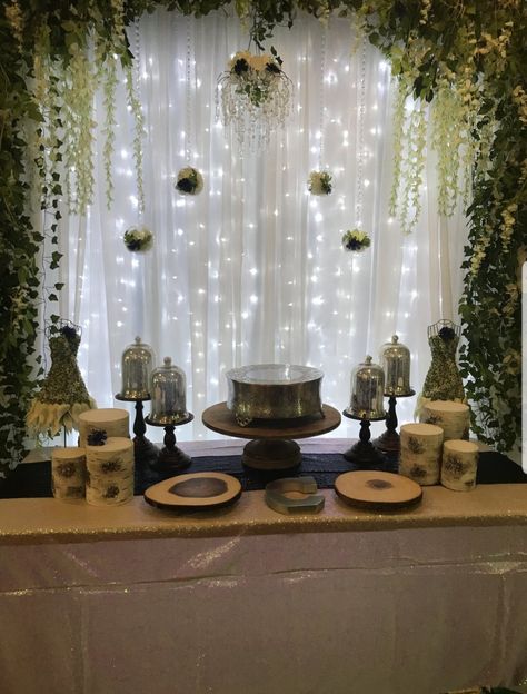 Fairy Lights Decor Wedding Indoor, Sweet 16 Party Ideas Forest Green, Sage Green Quinceanera Backdrop, Quince Green Decorations, Quince Decorations Forest, Natural Decor Ideas Party, Vine Themed Party, Forest 15 Theme, Quince Main Table Ideas Sage Green