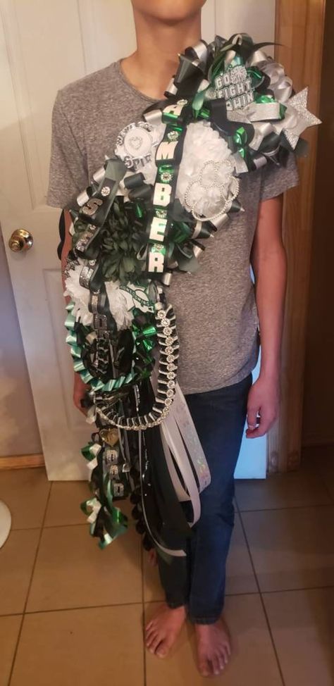 Texas Homecoming Mums, Homecoming Spirit, Senior Overalls, Graduation Leis, Homecoming Mums Diy, Mums Homecoming, Texas Style, Homecoming Mums, Graduation Ceremony