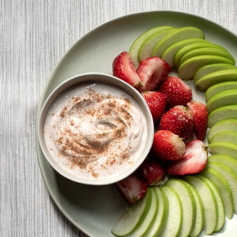 Cinnamon Cardamom Skyr Dip | siggi's dairy Skyr Recipe, Coconut Chips, Yummy Salad Recipes, Yogurt Recipes, Recipe Boards, Eat Well, Veggie Dishes, Food Processor, Smoothie Bowl