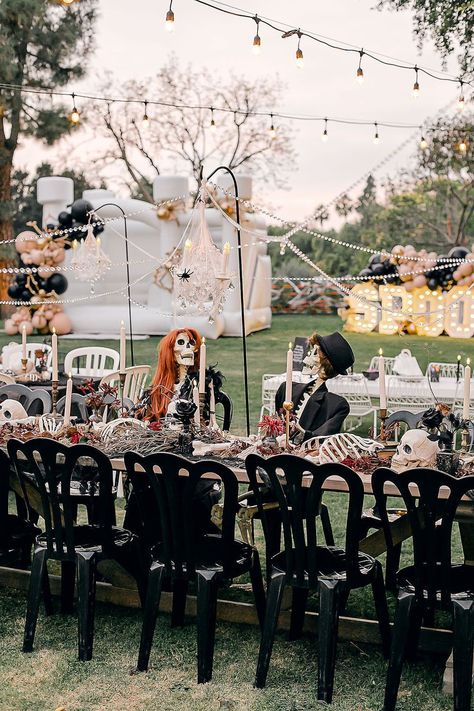 Halloween Town Party Ideas, Halloween Party Food Skelton, Halloween Party Skeleton, Skeleton Decor Halloween, 2023 Halloween Party, Halloween 60th Birthday Party, Elegant Halloween Birthday Party, Backyard Halloween Party Decor, Movie Themed Halloween Party