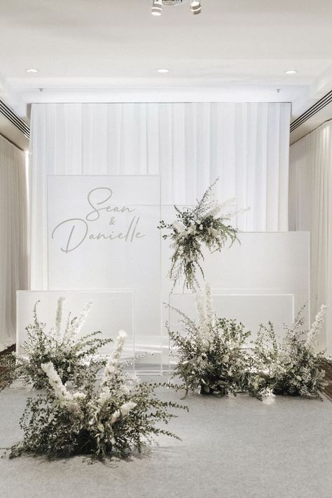 Minimal Backdrop Wedding, Minimalism Wedding Decoration, Backdrop Wedding Minimal, Minimal Wedding Backdrop, Simple Wedding Backdrop, Minimalist Wedding Theme, Minimal Wedding Decor, Simple Minimalist Wedding, Wedding Stage Backdrop