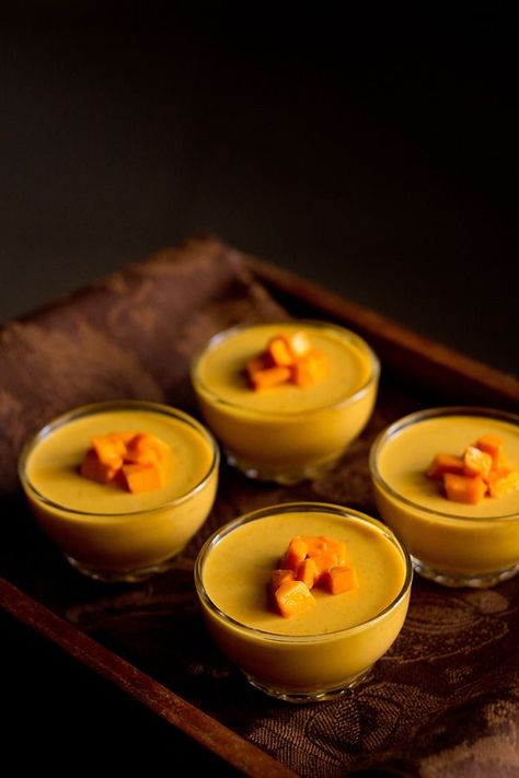 mango panna cotta – creamy and smooth italian dessert made with mangoes, cream and milk. a vegetarian recipe using agar agar. step by step recipe. Mango Panna Cotta Recipe, Mango Recipes Indian, Telugu Food, Easy Mango Recipes, Puding Mangga, Mango Panna Cotta, Mango Desserts, Indian Mango, Mango Dessert Recipes