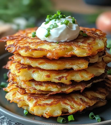 Crispy Potato Pancakes: A Golden Delight with a Classic Touch - Greenku Recipes Cheesy Potato Cakes, Kinish Recipe Potato, Kinish Recipe, Potato Pancakes Shredded, Midsommar Food, Potato Pancakes From Mashed Potatoes, Potato Recipes Breakfast, Best Breakfast Potatoes, Potatoe Pancakes