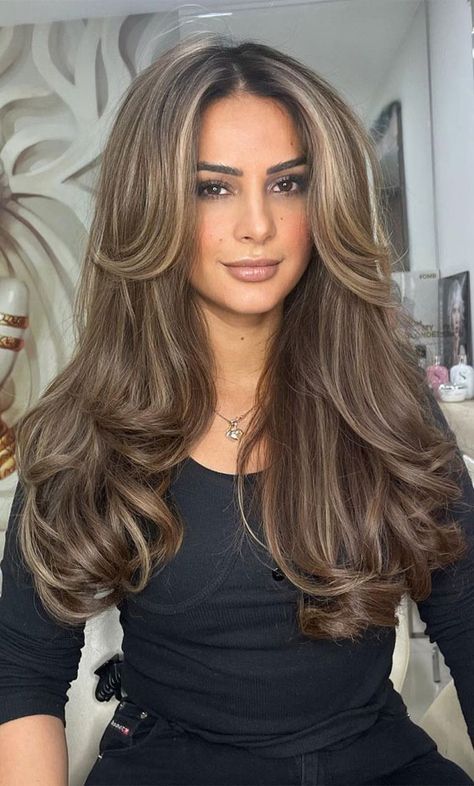 Long Hair 2023 Trends Women Color, New Hair Color 2023 Women, 2013 Hair Color Trends, Hair Colours Summer 2023, Long Brown Hair With Highlights And Curtain Bangs, 2023 Top Hair Colors, Trending Hair Colour For 2023, Butterfly Haircut Brunette Highlights, New Hair Colour 2023