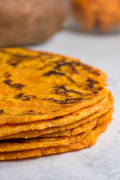 Paleo sweet potato tortillas made with simple ingredients - the taste is out of this world! Sweet Potato Recipes Dinner, Potato Recipes Dinner, Sweet Potato Tortillas, Paleo Sweet Potato Recipes, Sweet Potato Tortilla, Potato Tortilla, Paleo Bread, Tortilla Recipe, Paleo Lunch