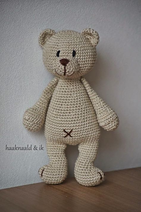 Avontuur met een haaknaald..Gehaakte knuffels en nog meer!: Haakpatroon beertje Buster van happy horse. Gehaakte beertje Buster. Beer Haken, Knitted Stuffed Animals, Happy Horse, Crochet Teddy Bear, Crochet Teddy, Granny Square Crochet Pattern, Cuddly Toy, Crochet Bear, Baby Yarn