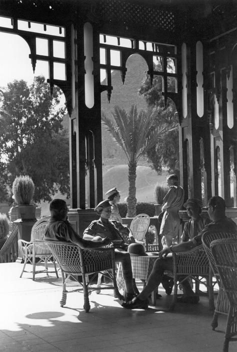 Mena House Hotel (1941) - Cairo, Egypt Pyramid Building, Old Cairo, Vintage Egypt, Egypt Cairo, British India, Old Egypt, Egyptian Pyramids, Egypt History, Egyptian History