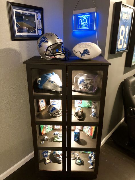 Detroit Lions collectibles with signed Suh, Abdullah and Johnson memorabilia Detroit Lions Man Cave Ideas, Detroit Lions Bedroom, Detroit Lions Man Cave, Garage Upgrades, Sports Memorabilia Room, Sports Memorabilia Display, Multipurpose Guest Room, Football Display, Lion Birthday Party