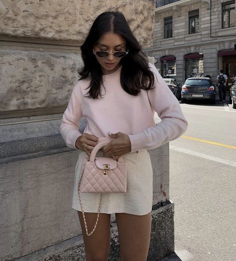 Pink Chanel Aesthetic, Pink Chanel Bag Outfit, Pink Old Money Outfit, Fashion Bella, Fall Attire, Feminine Outfit, Outfit Inspo Fall, Girly Fashion, Elegant Outfit