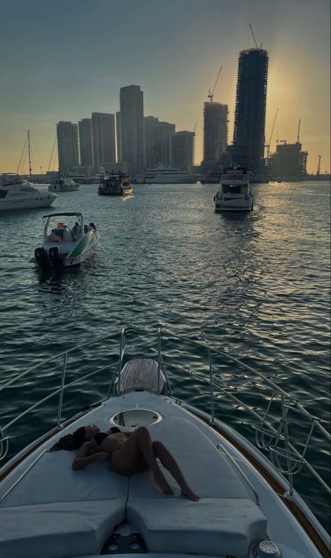 Fake Photo Sick, Risky Picture Ideas, Yacht Aesthetic, Risky Pictures, Yacht Party, Vacation Mood, Vacay Outfits, Vacation Looks, Luxury Lifestyle Dreams