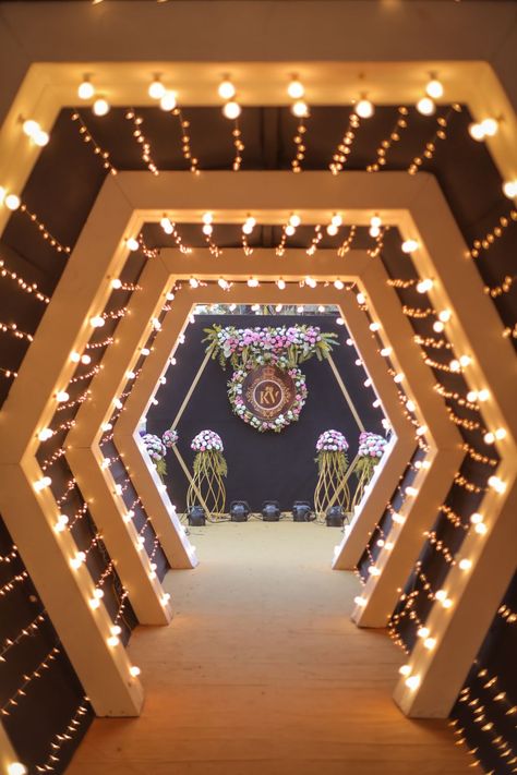 Navratri Ground Decoration, Party Entrance Decoration, Bollywood Theme Party, Musical Night, Indian Wedding Decorations Receptions, Wedding Decoration Diy, Cocktail Party Decor, Diy Wedding Decor, Event Entrance