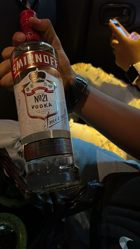 Smirnoff Tumblr, Smirnoff Recipes, Skyy Vodka, Party Night Club Aesthetic, Pretty Alcoholic Drinks, Night Club Aesthetic, One Word Instagram Captions, Smirnoff Ice, Mixed Drinks Alcohol