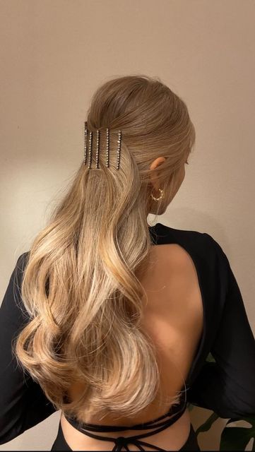 Half Up Half Down Styles Wedding, Wedding Hair Bobby Pins, Night Wedding Hairstyles, Prom Hairstyles With Pins, Rhinestone Half Up Half Down, Bridesma Hairstyles, V Neck Hairstyles Prom, Prom Hair Blowout Half Up, Fancy Hair Pins Hairstyles