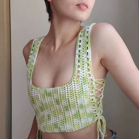 Crochet Tube Top, Crochet Top Outfit, Crochet Crop Top Pattern, Mode Crochet, Crochet Clothing And Accessories, Crochet Tops Free Patterns, Kawaii Crochet, Beginner Crochet Projects, Crochet Simple