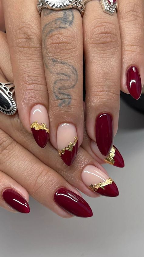 Nude Winter Nails, Gold Foil Nails, Red Wedding Nails, Trendy Winter Nails, Dark Pink Nails, Red And Gold Nails, Autumn Looks, Gold Acrylic Nails, Wow Nails