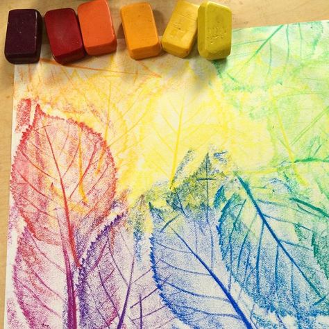 Nature Based Preschool, Leaf Rubbing, Forest Preschool, Waldorf Preschool, Waldorf Kindergarten, Preschool Newsletter, Leaf Printing, Preschool Art Projects, Learn Through Play