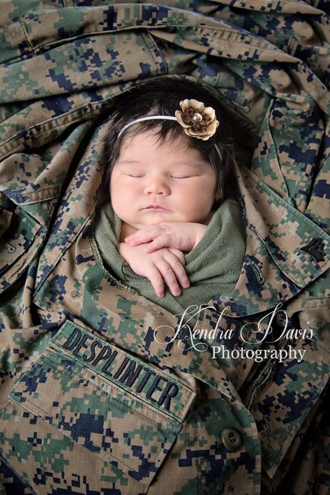 NIÑOS....❤ Military Baby Pictures, Usmc Baby, Marine Baby, Military Baby, Foto Newborn, Military Photography, Newborn Photography Boy, Baby Turban, Baby Poses