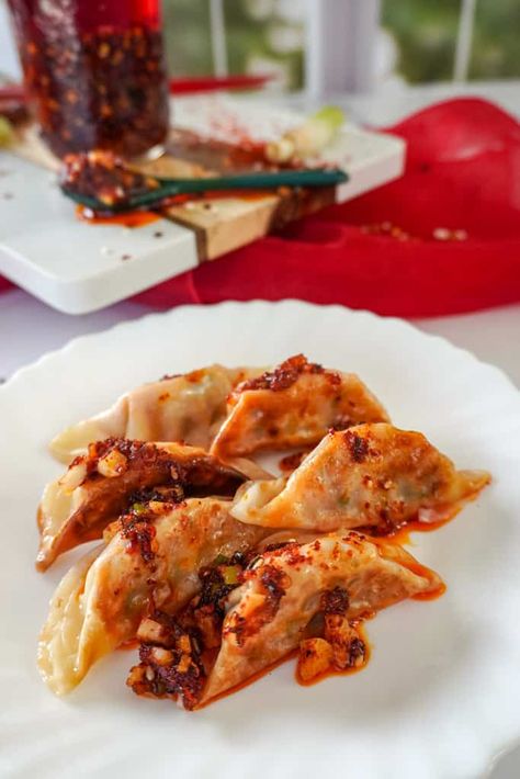 Dumpling Chili Oil, Garlic Chili Oil Recipe, Pangsit Goreng, Garlic Chili Oil, Chicken Gyoza, Chili Oil Recipe, The Best Chili, Best Chili, Garlic Cheese Bread