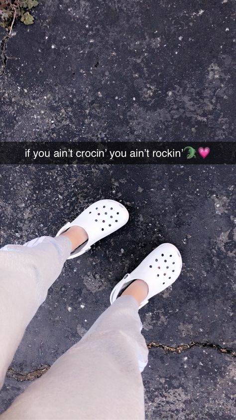 White Crocks Shoes Outfit, Guys Wearing Crocs, Bone Crocs Aesthetic, White Crocs Outfit Aesthetic, Crocs Style Outfits, Crock Shoes Outfit, White Crocs Aesthetic, Crocs Outfit Aesthetic, White Converse Aesthetic