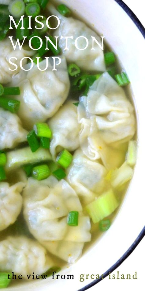 miso wonton soup in a pot Japanese Wonton Soup, Miso Potsticker Soup, Dumpling Miso Soup, Miso Dumpling Soup, Chicken Miso Soup, Gyoza Chicken, Miso Wonton Soup, Miso Recipes, Wonton Soup Recipe