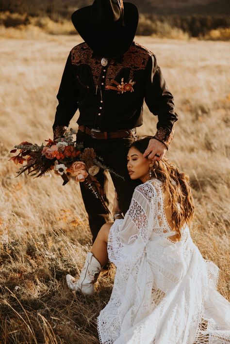 Goth Cowgirl Wedding, Spooky Western Wedding, Dark Cowboy Wedding, Western Moody Wedding, Cowboy Wedding Photoshoot, Autumn Western Wedding, Goth Cowboy Wedding, Eclectic Western Wedding, Gothic Cowboy Wedding